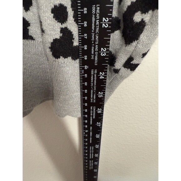 Workshop Republic Gray Leopard Sweater Womens 1X Viscose Soft Animal Print Top - Picture 6 of 7
